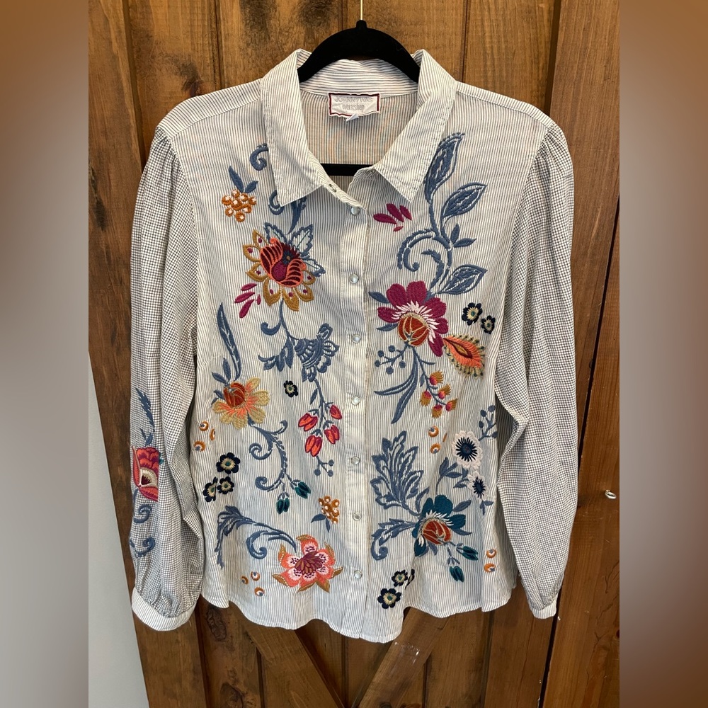 Johnny Was women’s shirt size medium